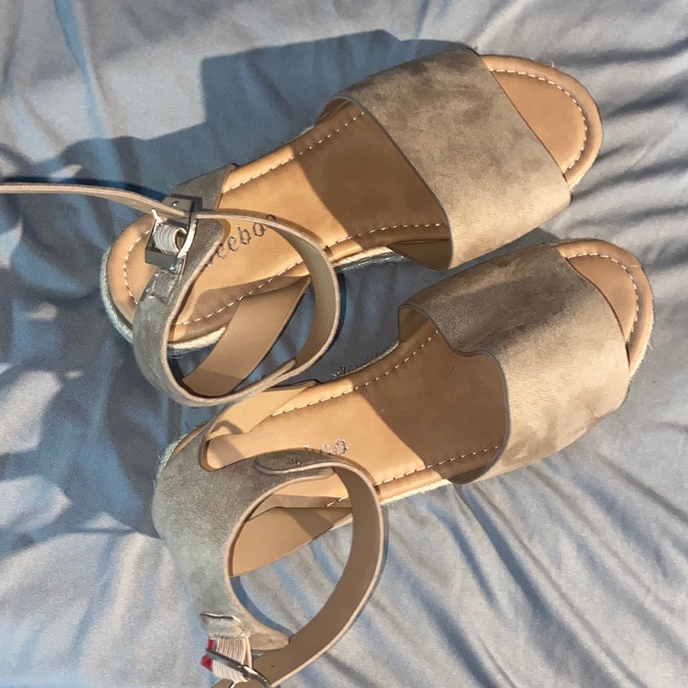 Weeboo sandals size 10